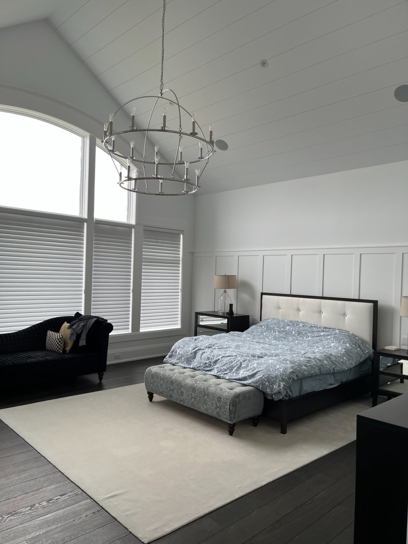 Double-height wall panelling